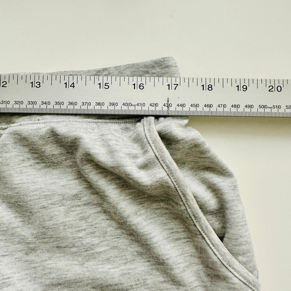 BANANA REPUBLIC Gray Athleisure Shorts, Size‎ Large - Picture 7 of 8